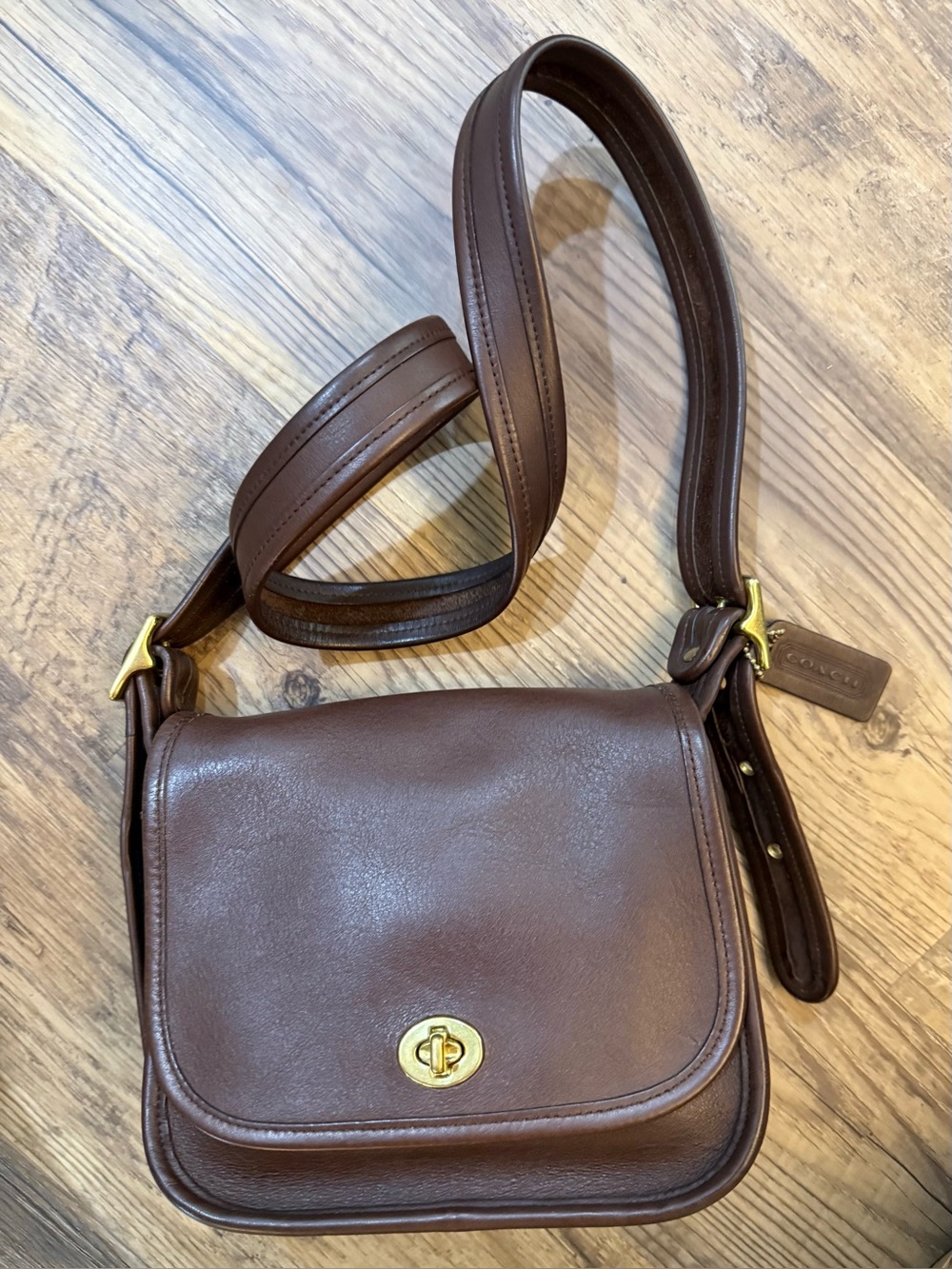 Vintage Coach Mahogany Brown 9965
Legacy Small Flap Crossbody Bag Brass hardware